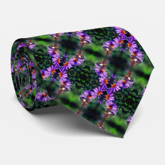 Corbata Lady Mariposa Pintada En Un Resumen De Flor Aster