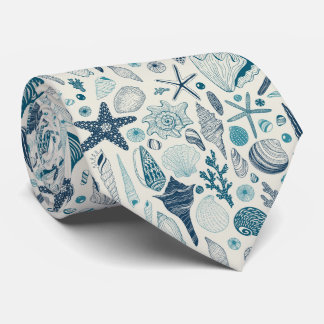 Corbata Las conchas de mar sobre blanco roto