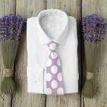 Corbata Lavender Púrpura Polka Blanco Puertos Retro<br><div class="desc">Esta es una hermosa corbata personalizado que haría destacarse a cualquier conjunto.</div>