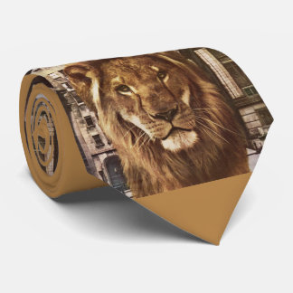 Corbata león en ciudad