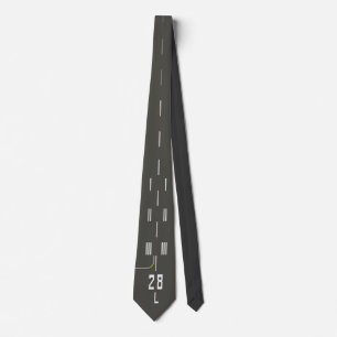 Corbata Libre a Land 28L Airport Runway