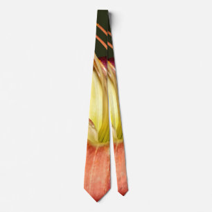 Corbata Lirios Rosa Oscuro Con Centros Amarillos