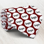 Corbata Logotipo simple Negocio Cuello de Borgoña<br><div class="desc">Diseño de logotipo sencillo para fomentar la lealtad de la marca y promover su pequeña empresa. Reemplace el logotipo por el suyo propio y cambie el color de fondo de la Herramienta de diseño a personalizar.</div>