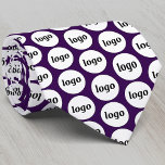 Corbata Logotipo simple Patrón comercial Pluma púrpura<br><div class="desc">Diseño sencillo de patrones de logotipo para fomentar la lealtad de la marca y promover su pequeña empresa. Ideal como uniforme y para una feria o evento corporativo. Reemplace el logotipo por el suyo propio y cambie el color de fondo morado de ciruela oscuro en la Herramienta de diseño a...</div>