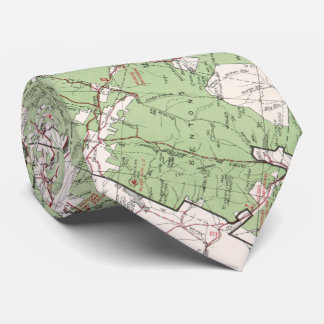 Corbata Mapa blanco del bosque del Estado de las montañas