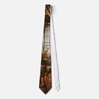 Corbata Maquinista - El taller abarrotado