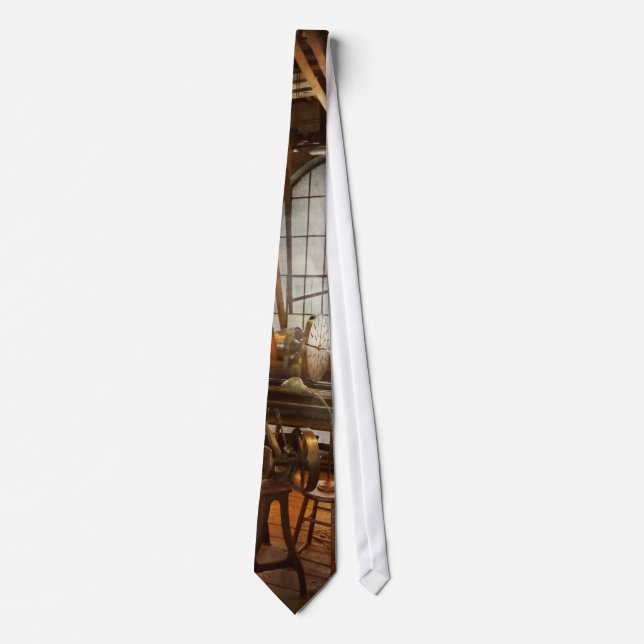Corbata Maquinista - El taller abarrotado (Anverso)