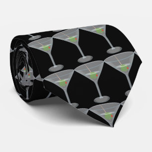 Corbata martini con aceitunas. fondo negro