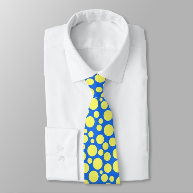 Corbata Melocotones amarillos en un fondo azul cielo (Atado)