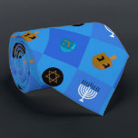 Corbata Menorah dreidels star<br><div class="desc">Celebrar ocho días y ocho noches del Festival de las Luces con tarjetas y regalos de Hanukkah. El festival de las luces está aquí. Encienda la menorah, juegue con el dreidel y festín sobre los lagos y los suganiots. Celebra el espíritu de Hanukkah con amigos, familia y seres queridos deseándoles...</div>