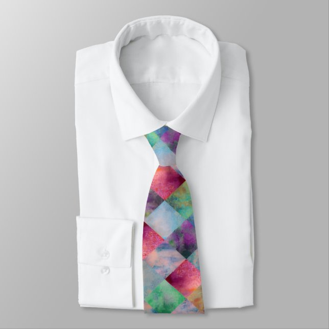 Corbata moderna con patrón de diamante prismático (Atado)