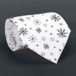 Corbata Moderno invierno copos de nieve en blanco y negro<br><div class="desc">Moderno invierno Copos de nieve con el patrón blanco y negro: caída del patrón de copos de nieve en blanco y negro. Ideal para las vacaciones y el invierno. Hace un regalo muy cuidadoso.</div>