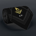 Corbata Monograma Black Gold Masonic Ties | Regalos de mas<br><div class="desc">Personalizado de corbatas masónicas que puede añadir sus iniciales de monograma a... Estos elegantes regalos personalizados freemason cuentan con un único diseño de cuadrados y brújulas en negro y oro (otras opciones de cuadrado y brújula disponibles con este diseño si lo personalizares más). ¿Qué los hace tan especiales? ¡El hecho...</div>