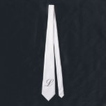 Corbata Monograma blanco<br><div class="desc">Nadie se verá mejor que tú cuando llevas esta corbata con tu inicial encima. Agregue la inicial que desee en el campo proporcionado. Puede agregar una o más iniciales o un nombre,  la elección es suya. También se puede cambiar el estilo,  el tamaño y el color del tipo.</div>