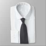 Corbata Monograma blanco gris oscuro y sólido moderno<br><div class="desc">Eleva tu guardarropa con nuestro moderno y sólido cordón negro, un accesorio intemporal diseñado para añadir un toque de sofisticación a cualquier conjunto. Esta corbata de cuello, elaborada con precisión y atención a los detalles, presenta un rico matiz negro que exuda elegancia y hace una declaración refinada. La opción de...</div>