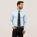 Corbata Monograma elegante de la Marina azul y verde<br><div class="desc">Navidades modernos se atan el cuello con un diseño atemporal con su monograma sobre un fondo azul marino mutado y verde rollido.</div>