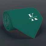 Corbata Monograma elegante verde pino   nombre | De un sol<br><div class="desc">Elegante corbata de un lado con un audaz monograma blanco sobre un fondo verde pino profundo. Encima de este monograma se encuentra el nombre o apellido que se indica en todas las letras mayúsculas. Más de 40 colores únicos están disponibles en versiones de un solo lado y de dos lados....</div>