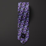 Corbata Monograma floral de color morado y negro<br><div class="desc">Los colores intensos y los tonos suaves hacen de este diseño floral de acuarela único una adición impresionante a la colección de corbata de cuello de un hombre. El monograma añade un toque de personalización. Asegúrese de comprobar nuestros calcetines coincidentes que presentan el mismo patrón floral de acuarela para crear...</div>