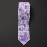 Corbata Monograma floral de lavanda<br><div class="desc">Elevar su vestimenta boda con nuestro bastón de cuello de lavanda Floral Monograma. El delicado patrón floral de lavanda aporta un toque de encanto y sofisticación. Asegúrese de completar el aspecto con nuestros calcetines de coordinación para un conjunto pulido.</div>