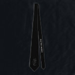 Corbata Monograma gótico elegante negro Nombre de tipo med<br><div class="desc">Black Elegant Gothic Monogram Name Medieval Typo, corbata de cuello con sus iniciales personalizadas en el antiguo guión de caligrafía gótica medieval y nombre personalizado, celebración, nombres de pareja bodas o cualquier texto personalizado en sofisticados sans serif. Los elegantes colores blanco y negro personalizable completamente en cualquier color. Muy elegante...</div>