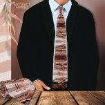 Corbata Monograma marble rosado beige marrón abstracto mod<br><div class="desc">Una llamativa decoración artística abstracta con una superficie de mármol que va del beige cremoso al gris lila, del rosa salmón al melocotón asado, del vino tinto oscuro al marrón de cacao para crear un contraste. Este diseño fue cuidadosamente diseñado/pintado a mano y se verá impresionante en corbatas y otros...</div>