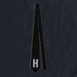 Corbata Monograma simple sobredimensionado negro y gris in<br><div class="desc">Negrita y simple, empate personalizado con tu elección de inicial. El diseño presenta una tipografía sans serif sobredimensionada en gris sobre un fondo negro. La plantilla está configurada para que usted cambie la letra pero, si usted desea editar los colores también, por favor haga clic en "personalizar más adelante" o...</div>