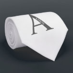 Corbata Monograma y marca de nombres personalizados<br><div class="desc">El Monograma y Regalo de Nombres Personalizados incluye un monograma y un nombre personalizados en el estilo clásico de tipo de letra serif. Perfecto como regalo del padre para papá,  regalos para los padrinos y para cualquier ocasión especial.</div>