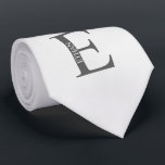 Corbata Monograma y marca de nombres personalizados<br><div class="desc">El Monograma y Regalo de Nombres Personalizados incluye un monograma y un nombre personalizados en el estilo clásico de tipo de letra serif. Perfecto como regalo del padre para papá,  regalos para los padrinos y para cualquier ocasión especial.</div>