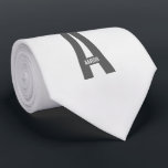 Corbata Monograma y nombre personalizados en negrita moder<br><div class="desc">Diseño de monograma moderno con letra de monograma personalizada "A" y nombre en estilo de fuente sans serif negrita moderno.

Regalo perfecto para él,  regalo del día del padre,  regalo para padrinos y más.</div>