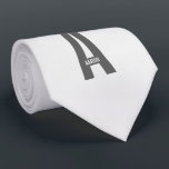 Corbata Monograma y nombre personalizados modernos en negr<br><div class="desc">Diseño moderno de monograma que presenta monograma personalizado con letra "A" y nombre en estilo de fuente sans serif negrita moderna.

Regalo perfecto para él,  regalo del Día del Padre,  regalo para los padrinos y más.</div>