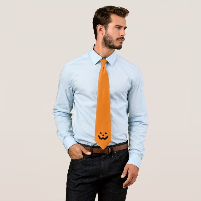 Corbata Naranja divertido Jack o lantern frente a la calab (In situ)