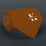 Corbata Naranja Especiado Elegante Monograma   Nombre | Un<br><div class="desc">Una elegante corbata de una cara que presenta un monograma blanco en negrita sobre un fondo de color naranja especiado. Sobre este monograma se encuentra su nombre o apellido escrito en mayúsculas. Más de 40 colores únicos están disponibles en versiones de una y dos caras. Puede explorarlos haciendo clic en...</div>