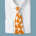 Corbata Naranja Ghost Halloween<br><div class="desc">Montones de pequeños fantasmas blancos sobre un fondo naranja. Un patrón divertido para los que les gustan las cosas lindas y aterradoras. Particularmente divertido para Halloween. Arte original de Nic Squirrell.</div>