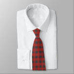 Corbata Navidades Buffalo Plaid<br><div class="desc">Un hermoso patrón de Navidades de mantas rojas y grises de búfalo, esta corbata de cuello de los hombres es fresca para las vacaciones para llevar a la oficina, una noche en la ciudad, un boda, su propia ceremonia de boda, o dar como regalo a su esposo, papá, hermano o...</div>