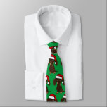 Corbata Navidades de perro de chocolate Dachshund Santa Wi<br><div class="desc">Añade un poco de alegría navideña a tu armario con esta festiva corbata verde en el cuello con una huella de amante de un lindo dachshund de chocolate usando un sombrero de Santa. Ya sea que se dirija al fiesta de Navidades de la oficina o un evento de vacaciones más...</div>