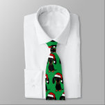 Corbata Navidades de perros Dachshund Santa Black y Tan Wi<br><div class="desc">Añade un poco de alegría navideña a tu armario con esta festiva corbata verde en el cuello con la impresión de un dachshund negro y marrón usando un sombrero de Santa. Ya sea que se dirija al fiesta de Navidades de la oficina o un evento de vacaciones más formal, esta...</div>
