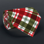 Corbata Navidades Red Green Plaid<br><div class="desc">Una hermosa estampilla de Navidades rojos, verdes y blancos, esta corbata de cuello de los hombres es fresca para las vacaciones para llevar a la oficina, una noche en la ciudad, un boda, su propia ceremonia de boda, o dar como regalo a su esposo, papá, hermano o mejor amigo. Más...</div>