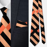 Corbata Necktie de patrón geométrico cútrico colorido<br><div class="desc">Necktie de patrón geométrico cútrico colorido.</div>