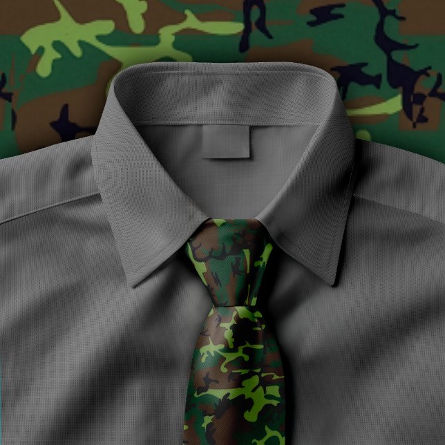 Corbata Necktie del camuflaje (Green camo necktie on a dark grey necktie.)