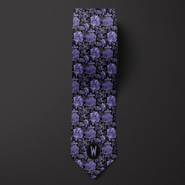 Corbata negra con flores de orquídea púrpura (Subido por el creador)