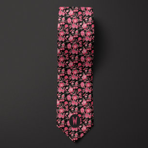 Corbata negra con flores rosadas