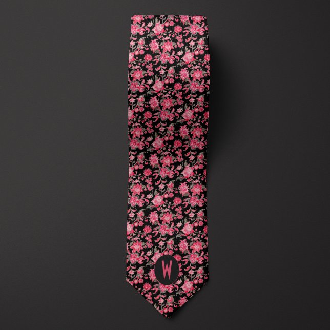Corbata negra con flores rosadas (Subido por el creador)