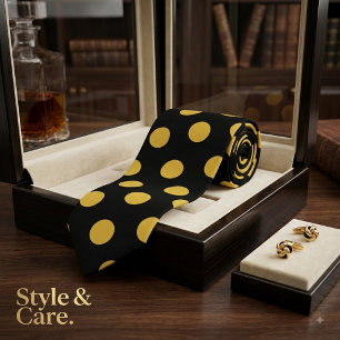 Corbata negra elegante acentuada con patrón de pun