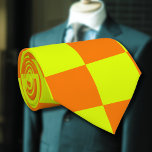 Corbata Neon Yellow Naranja Checkered Checkerboard Vintage<br><div class="desc">Tablero de verificación de color amarillo y Naranja neón | Vintage | Clásica | Trendy | Elegante | Moda | Mínimo</div>
