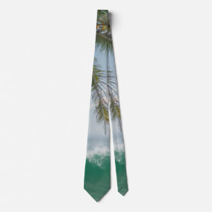 Corbata Ola del Océano Tropical y Palma de Coco