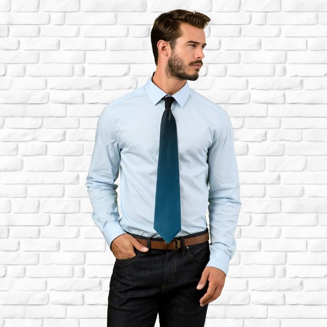 Corbata Ombre Azul Océano Negro Moderno (Modern Black Ocean Blue Ombre Neck Tie)