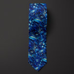 Corbata Ornate Cobalt Blue Botanical<br><div class="desc">Eleva tu ropa boda con nuestro cordón botánico azul de cobalto Ornate. El diseño botánico ornamentado en azul cobalto añade un toque de elegancia y estilo. Complete su conjunto con nuestros calcetines correspondientes para obtener un aspecto coordinado.</div>