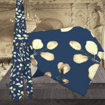 Corbata Oro Eucalyptus Greenery Boda Navy Neck Tie<br><div class="desc">Un elegante y sofisticado corbata de cuello azul marino y boda dorado con fondo azul marino con tallos de eucaliptos dorados pintados con acuarela.</div>