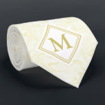 Corbata Oro y Marble Blanco con Monograma de Diamante<br><div class="desc">Este diseño elegante y de moda tiene el rico y elegante aspecto de mármol dorado y un marcador de forma de diamante en la parte inferior con un monograma de muestra. Sólo cambia la inicial a la tuya propia.</div>
