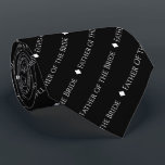 Corbata Padre de la novia repite texto blanco sobre negro<br><div class="desc">Esta corbata de cuello negro es el accesorio perfecto para el padre de la novia en su boda. Presenta un diseño de texto repetido simple y elegante con la palabra "Padre de la Novia" escrita en un sofisticado tipo de letra blanco mayúscula. Hay pequeños diamantes que separan el texto, lo...</div>